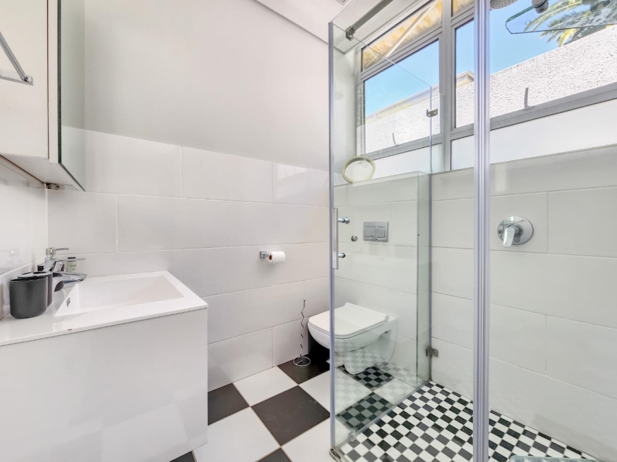 To Let 3 Bedroom Property for Rent in Three Anchor Bay Western Cape